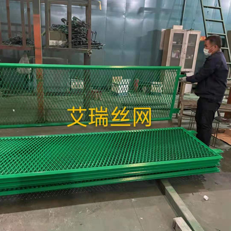 公路防眩網(wǎng)預(yù)埋立柱結(jié)構(gòu)和優(yōu)點(diǎn)圖片4