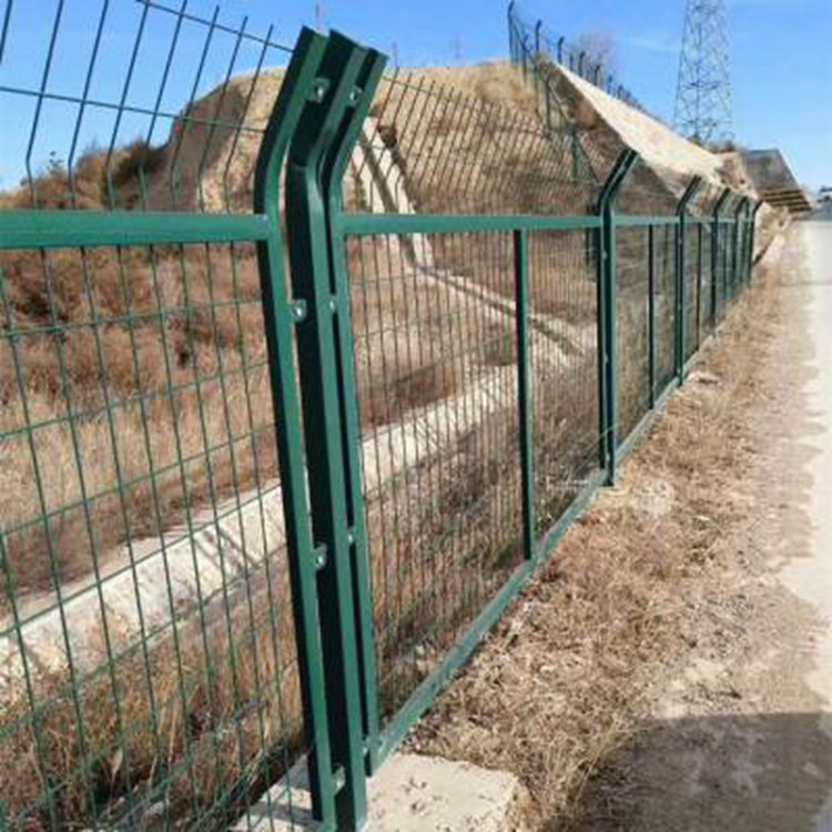 江蘇重點工程組裝式鐵路防護柵欄施工完畢圖片3