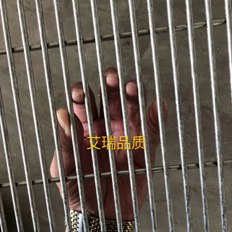 放風(fēng)場鍍鋅358通道密紋網(wǎng)監(jiān)獄防攀爬網(wǎng)圖片3